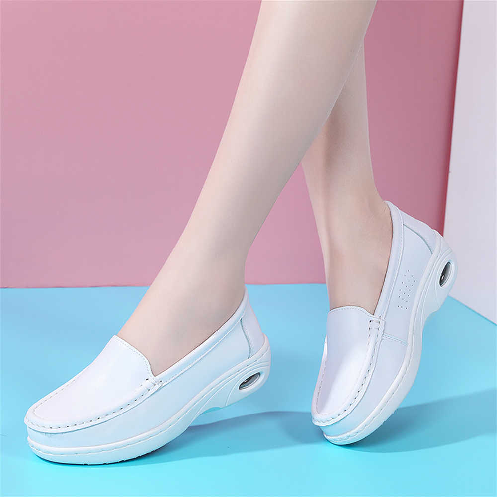 Women Shoes Types - Chunky branco sola sapatos de salto