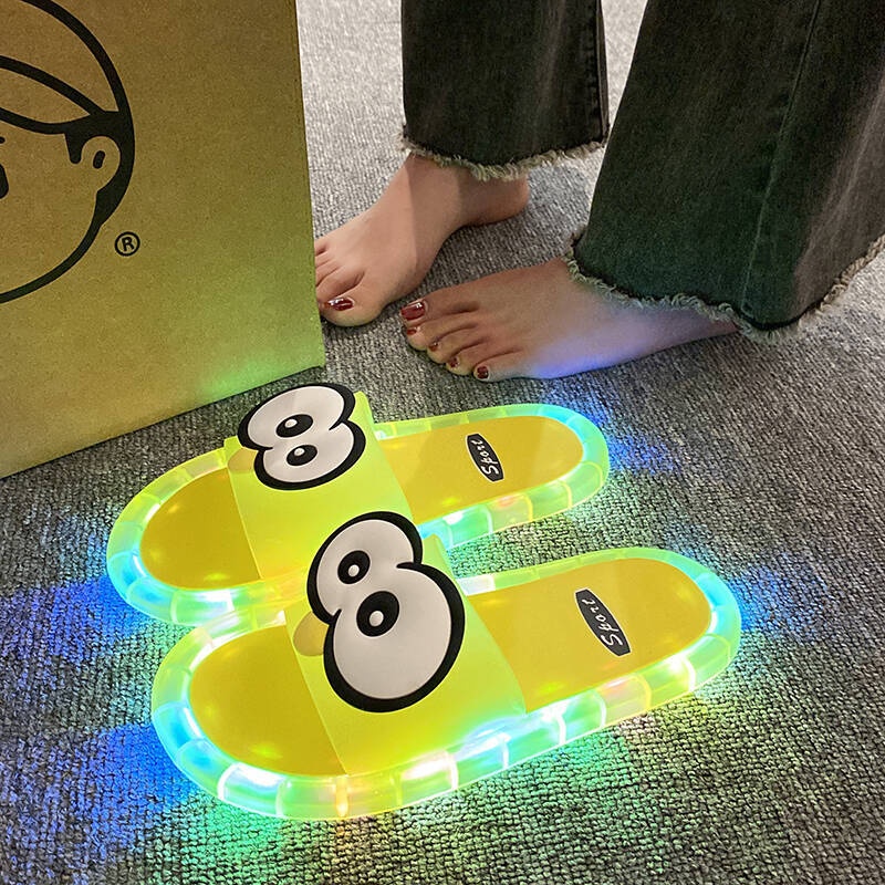 Chinelos luminosos com olhos g - Mule Slip On avaliação e preço