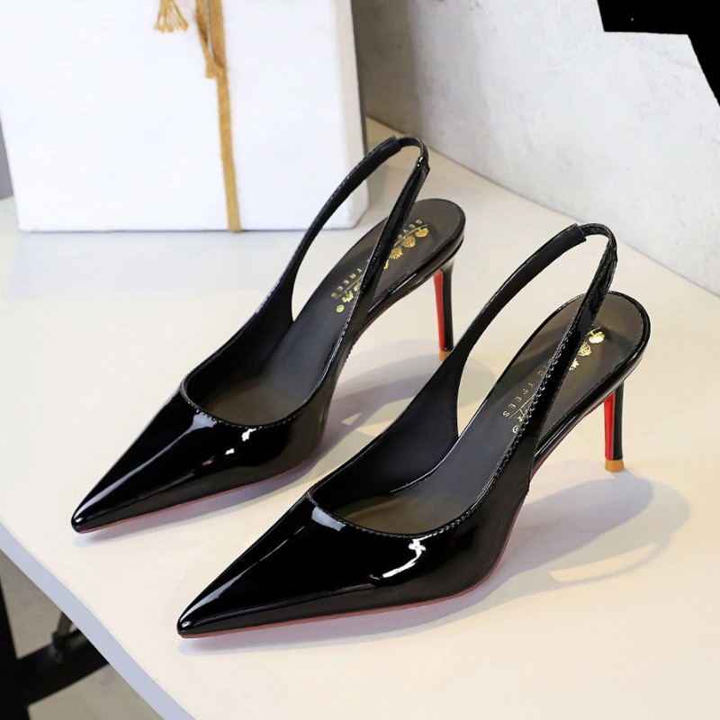 Novos saltos altos pontiagudos - Patent Leather Pump avaliação e preço