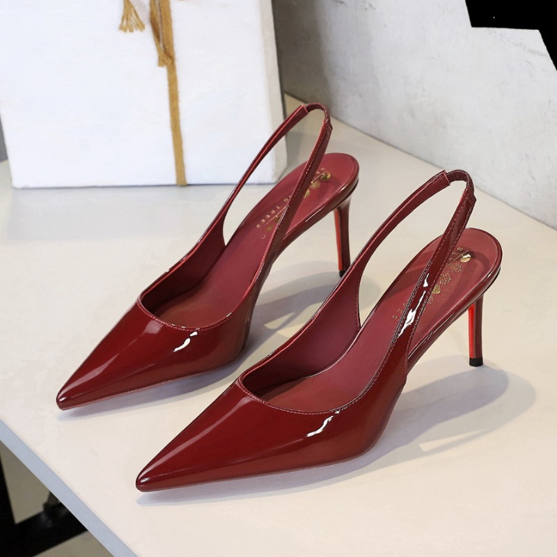 Novos saltos altos pontiagudos - Patent Leather Pump avaliação e preço