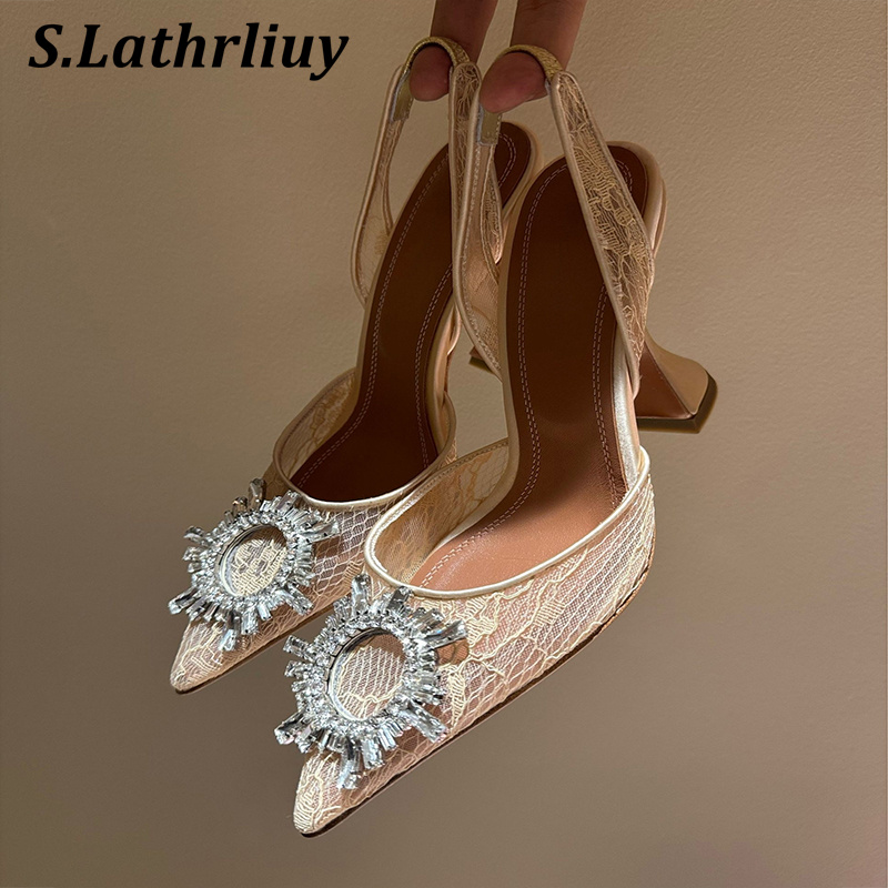Sandálias strass flor apontou  - Patent Leather Pump avaliação e preço