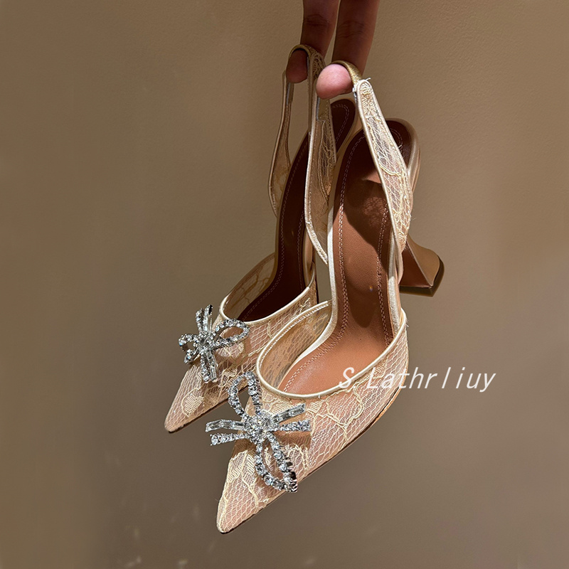 Sandálias strass flor apontou  - Patent Leather Pump avaliação e preço