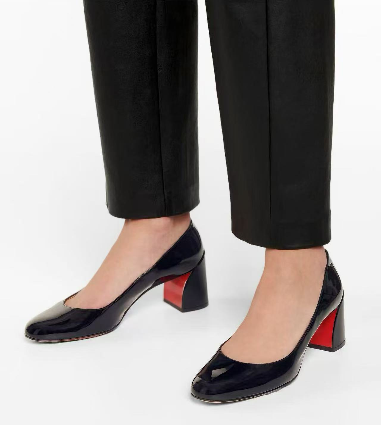 Sapatos de Salto Alto em Couro - Patent Leather Pump avaliação e preço